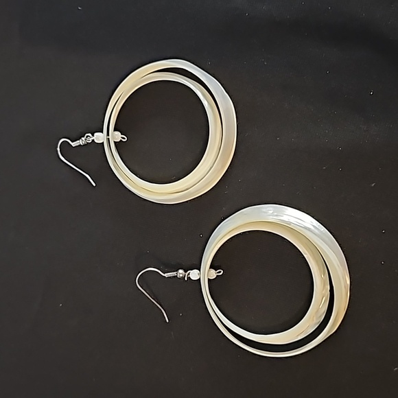 2 Pair of Sea Shell Pierced Earrings🐈14 - Picture 5 of 10